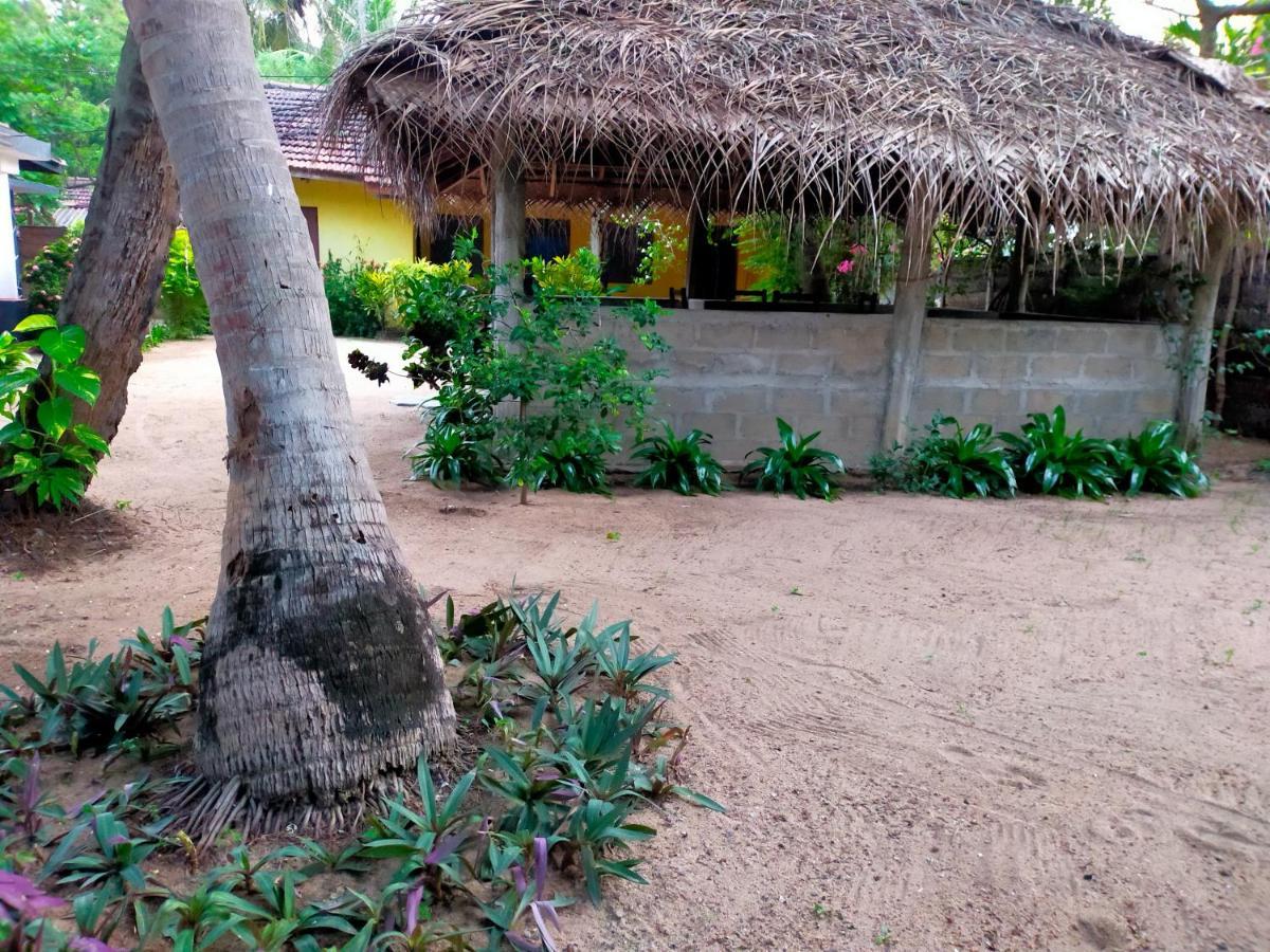 Eastwind Surf Camp Hotel Arugam Bay Exterior photo